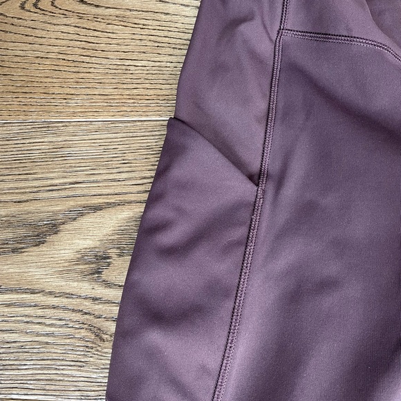 Lululemon cropped leggings, 19 inch inseam - Picture 3 of 6